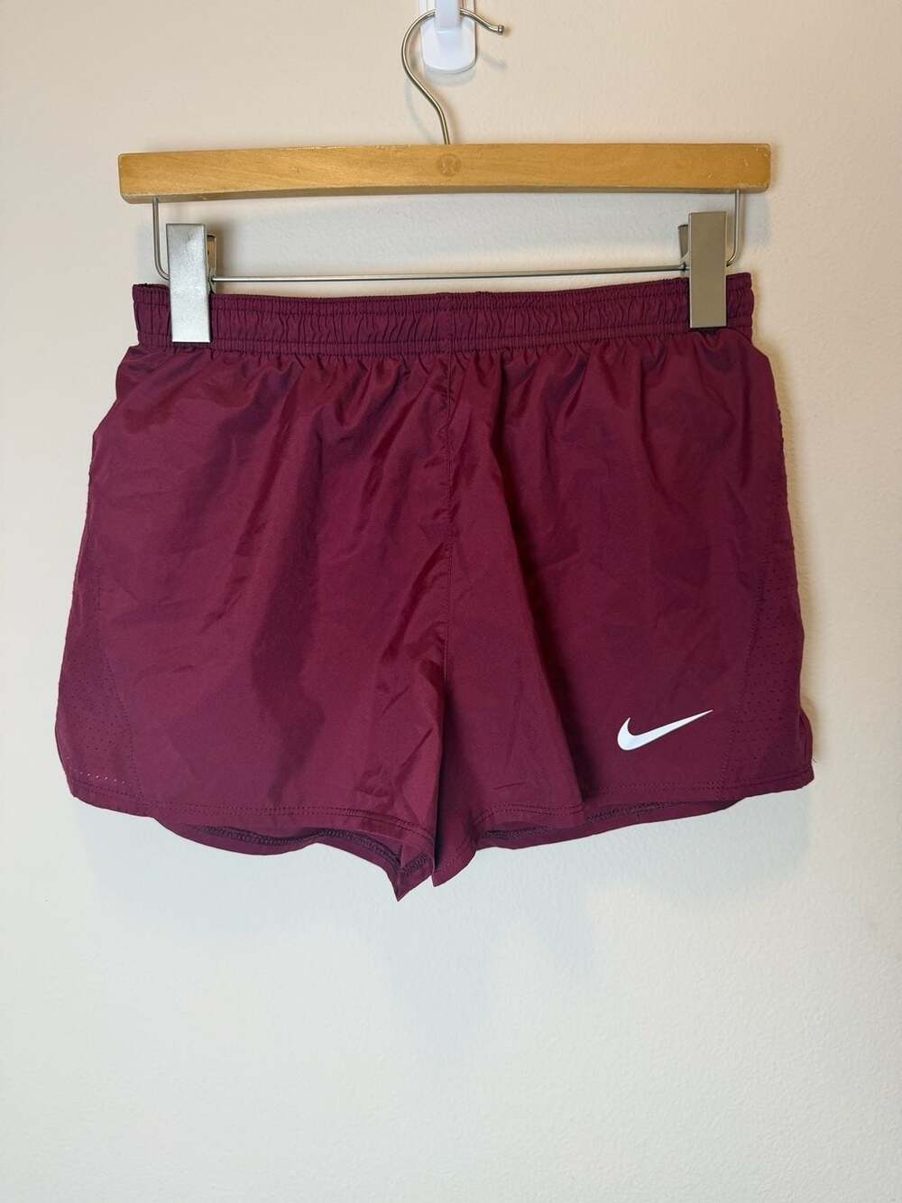 Nike Dri-Fit Running Shorts Size S Maroon Mesh Liner